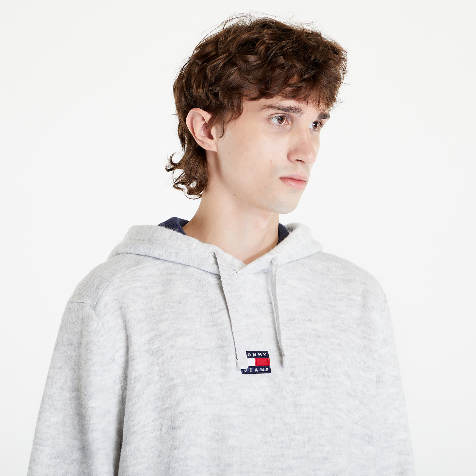 Mikiny a svetry Tommy Jeans Tjm Relaxed Badge Hoodie Sweater Silver Grey Heather