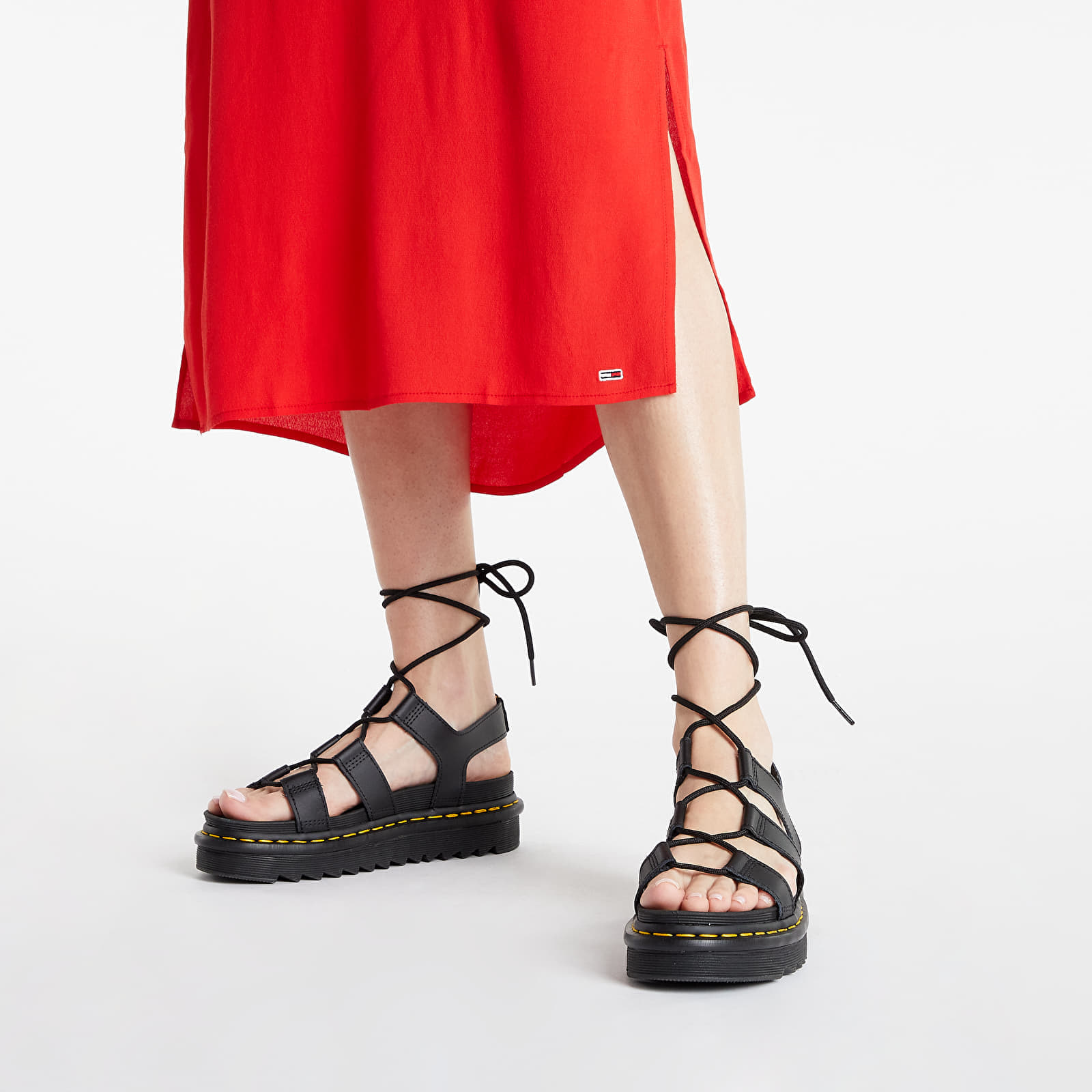 Šaty TOMMY JEANS Essential Cami Midi Dress Deep Crimson