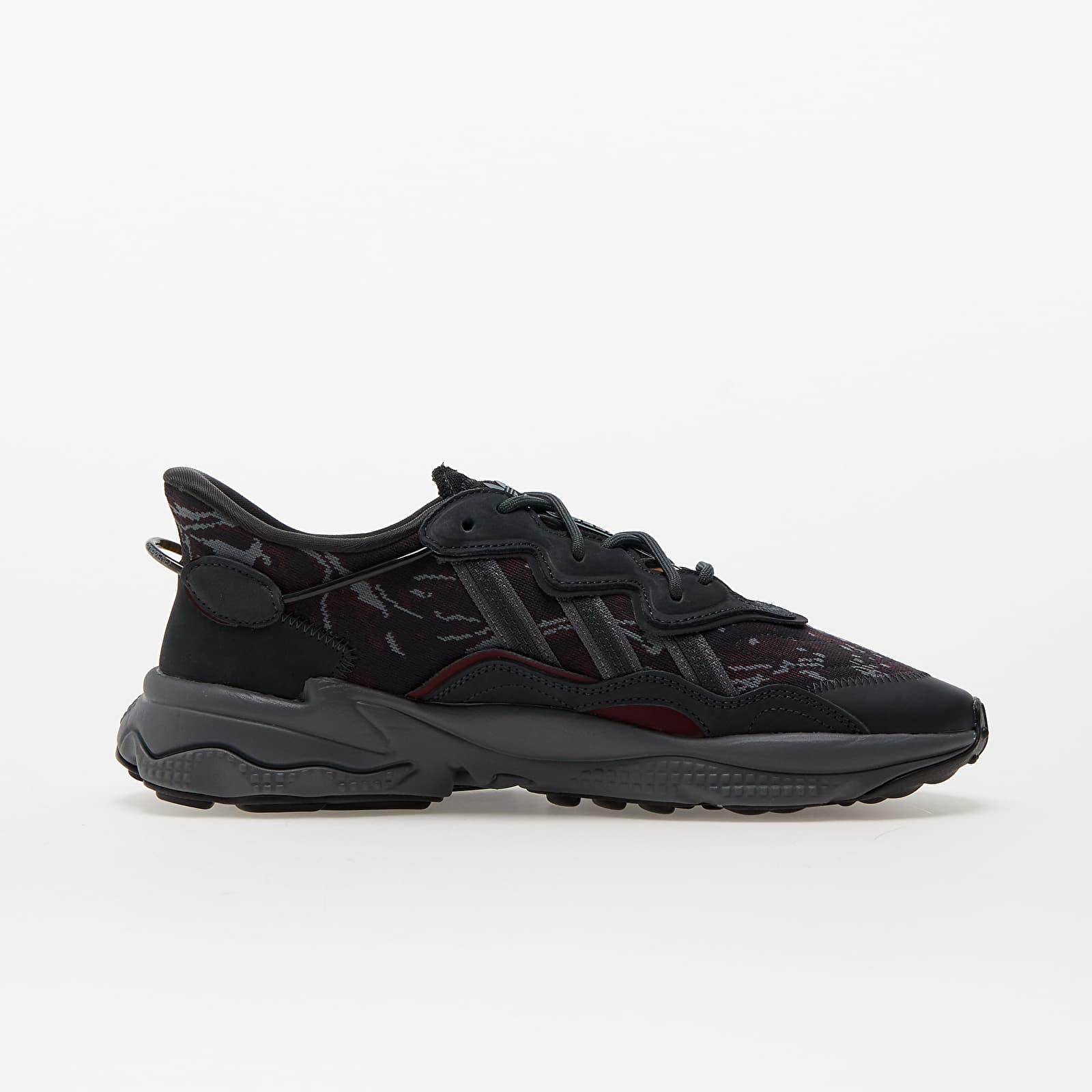 Turnschuhe und Schuhe fur Manner adidas Originals Ozweego Carbon Carbon Shadow Red Queens