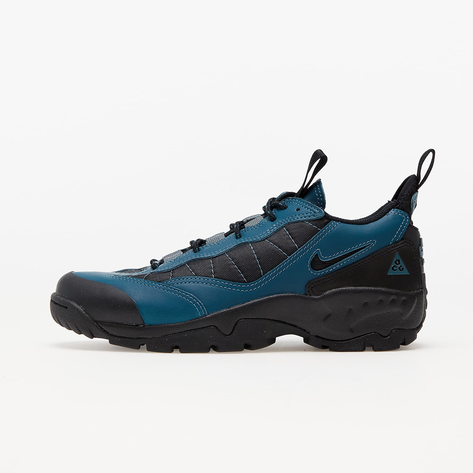Men's sneakers and shoes Nike ACG Air Mada Black/ Black-Ash Green