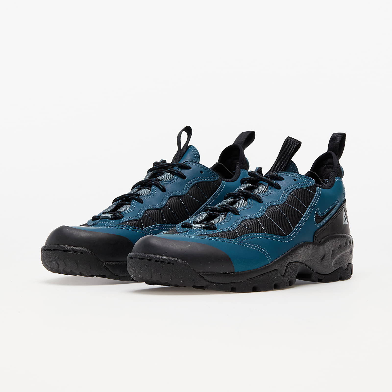 Men's sneakers and shoes Nike ACG Air Mada Black/ Black-Ash Green