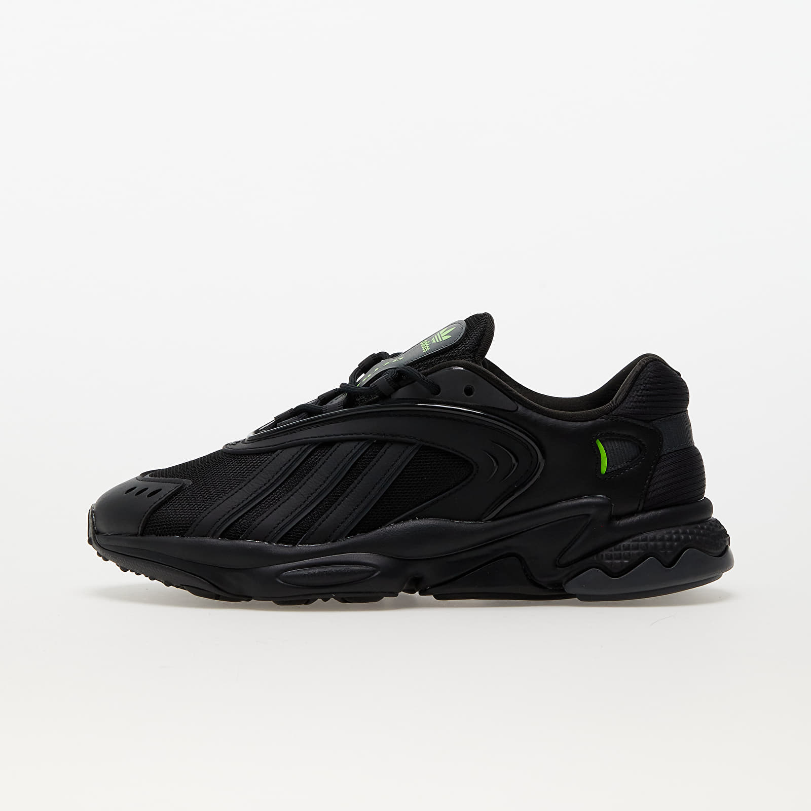 Încălțăminte și sneakerși pentru bărbați adidas Originals Oztral Core Black/ Core Black/ Semi Green