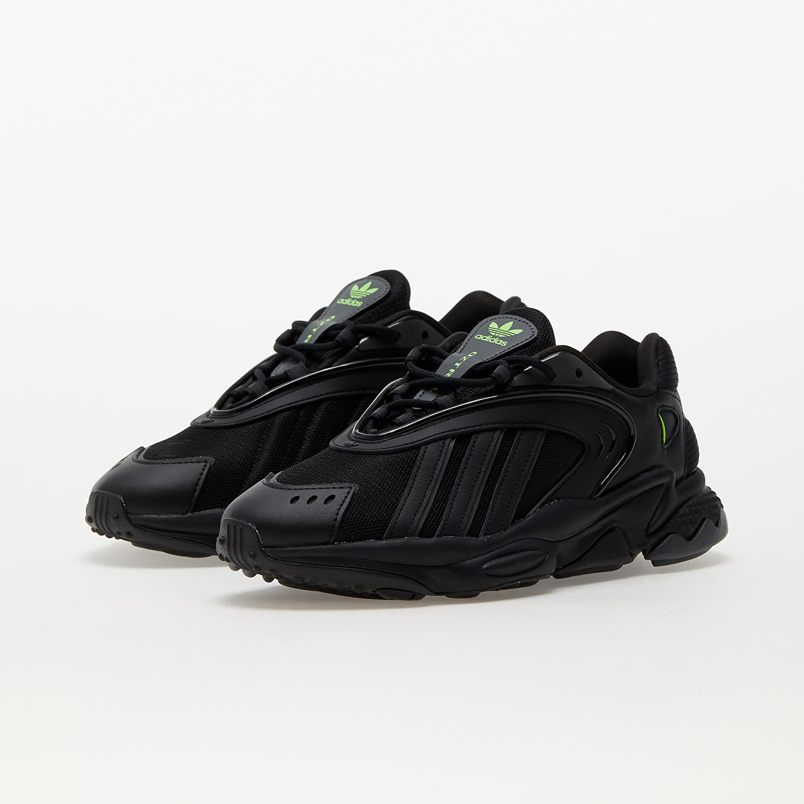 Încălțăminte și sneakerși pentru bărbați adidas Originals Oztral Core Black/ Core Black/ Semi Green