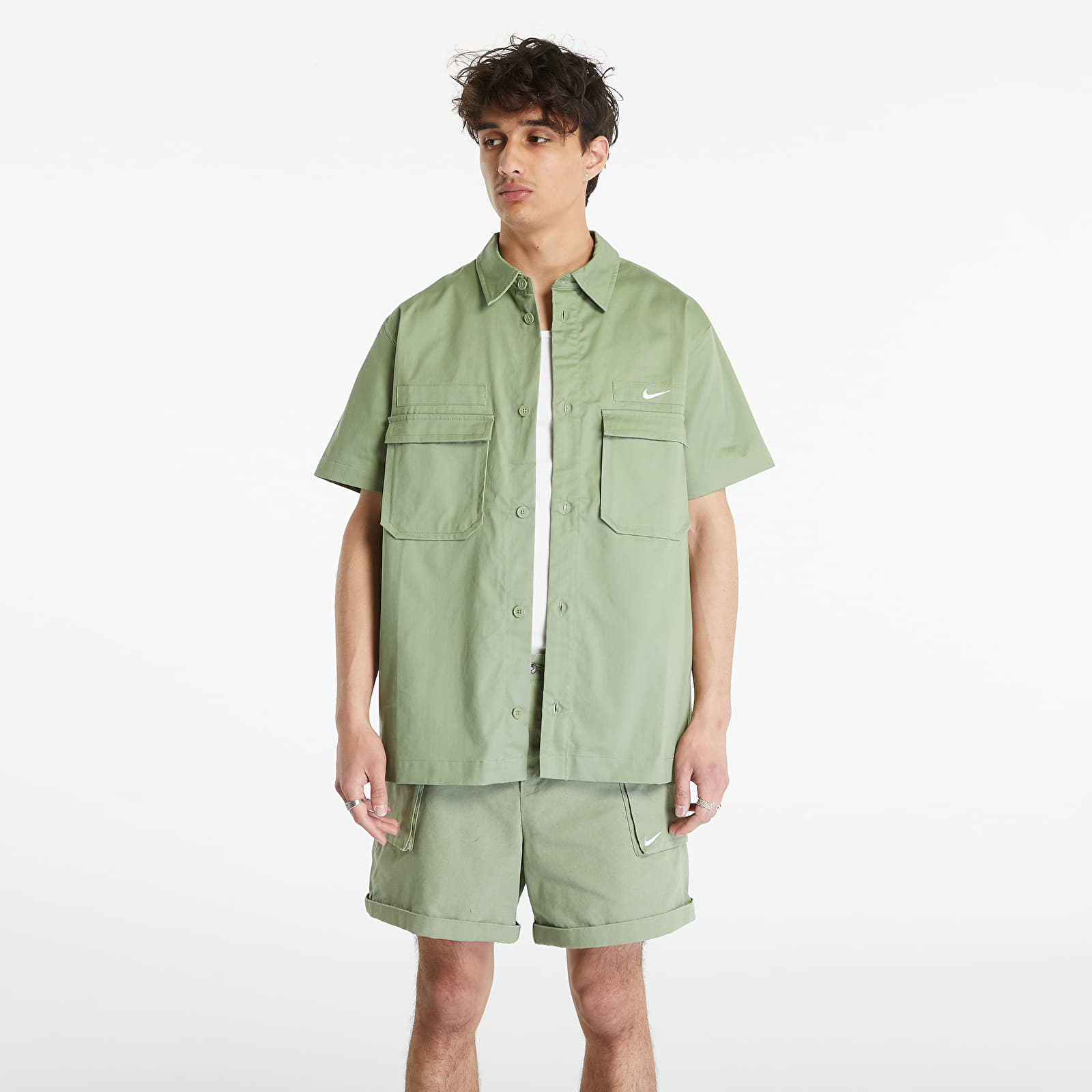 Hemden Nike Life Men s Woven Military Short Sleeve Button Down Shirt Oil Green White Queens