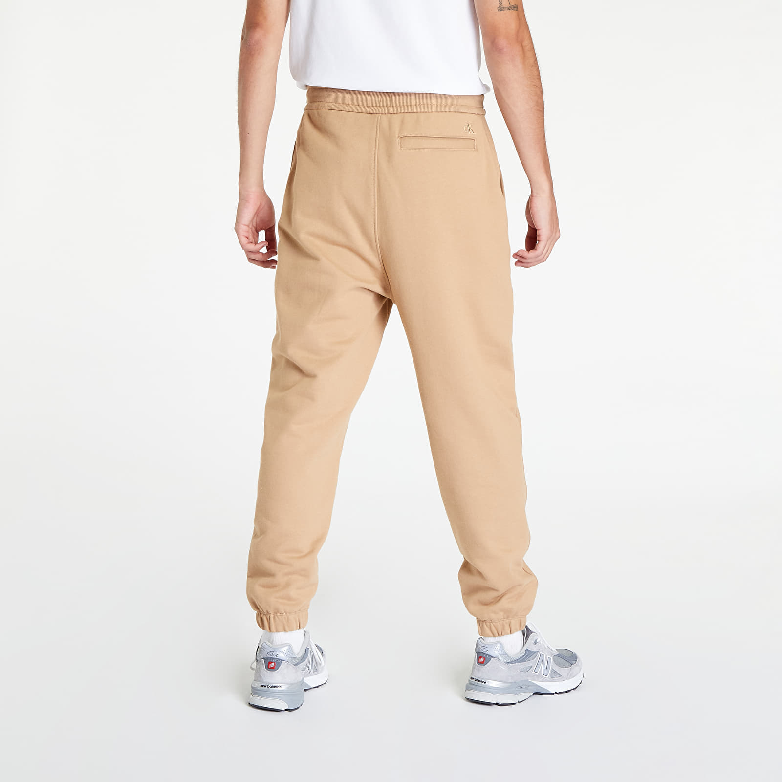 Jogginghosen CALVIN KLEIN JEANS Stacked Logo Hwk Pant Timeless Camel