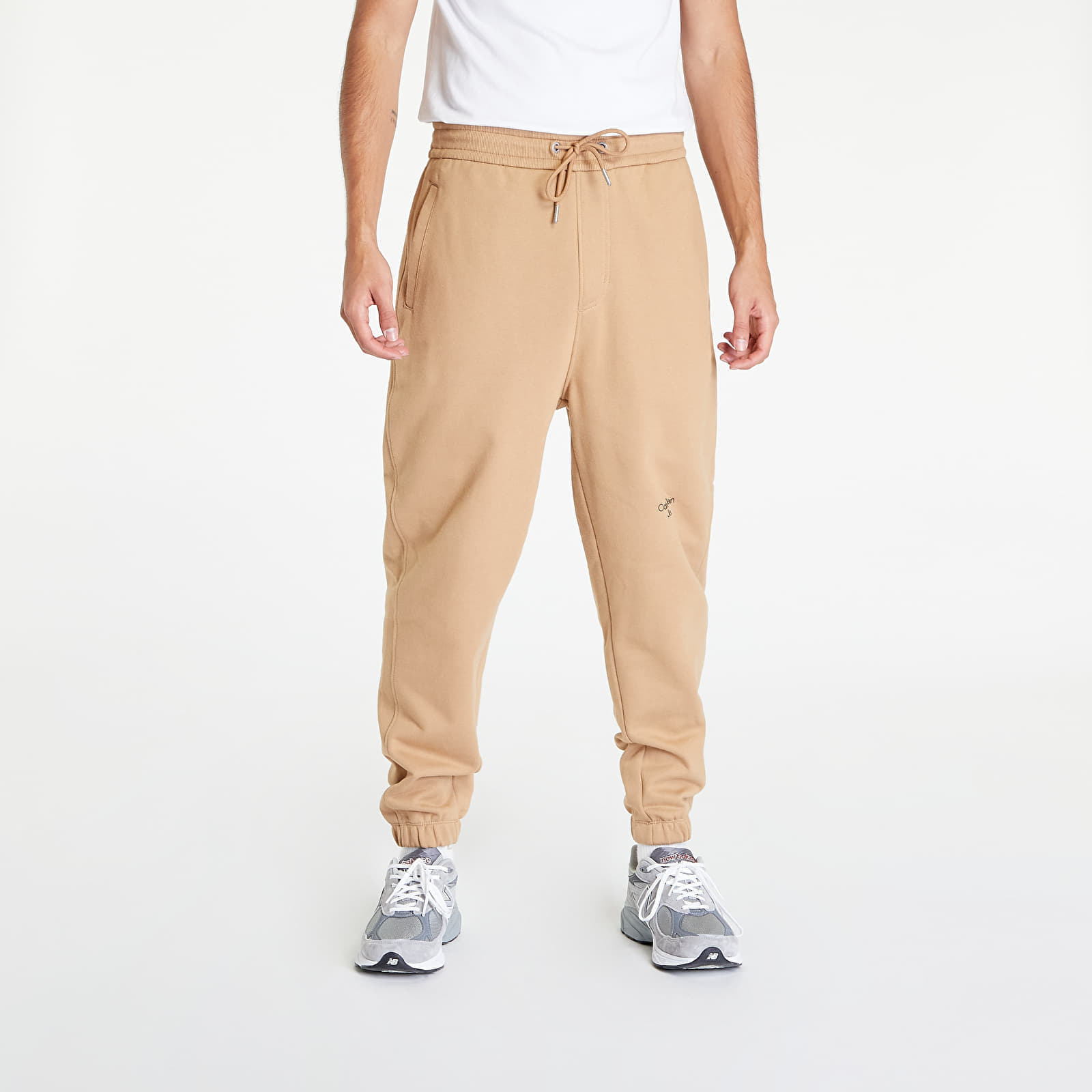 Jogginghosen CALVIN KLEIN JEANS Stacked Logo Hwk Pant Timeless Camel