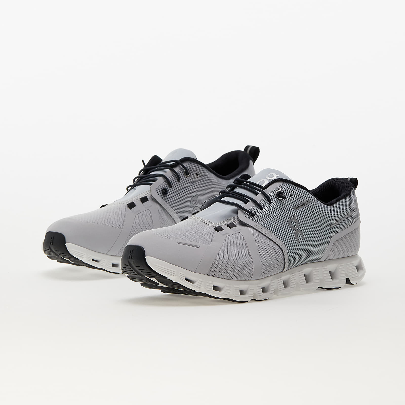 Men's sneakers and shoes On M Cloud 5 Waterproof Glacier/ White