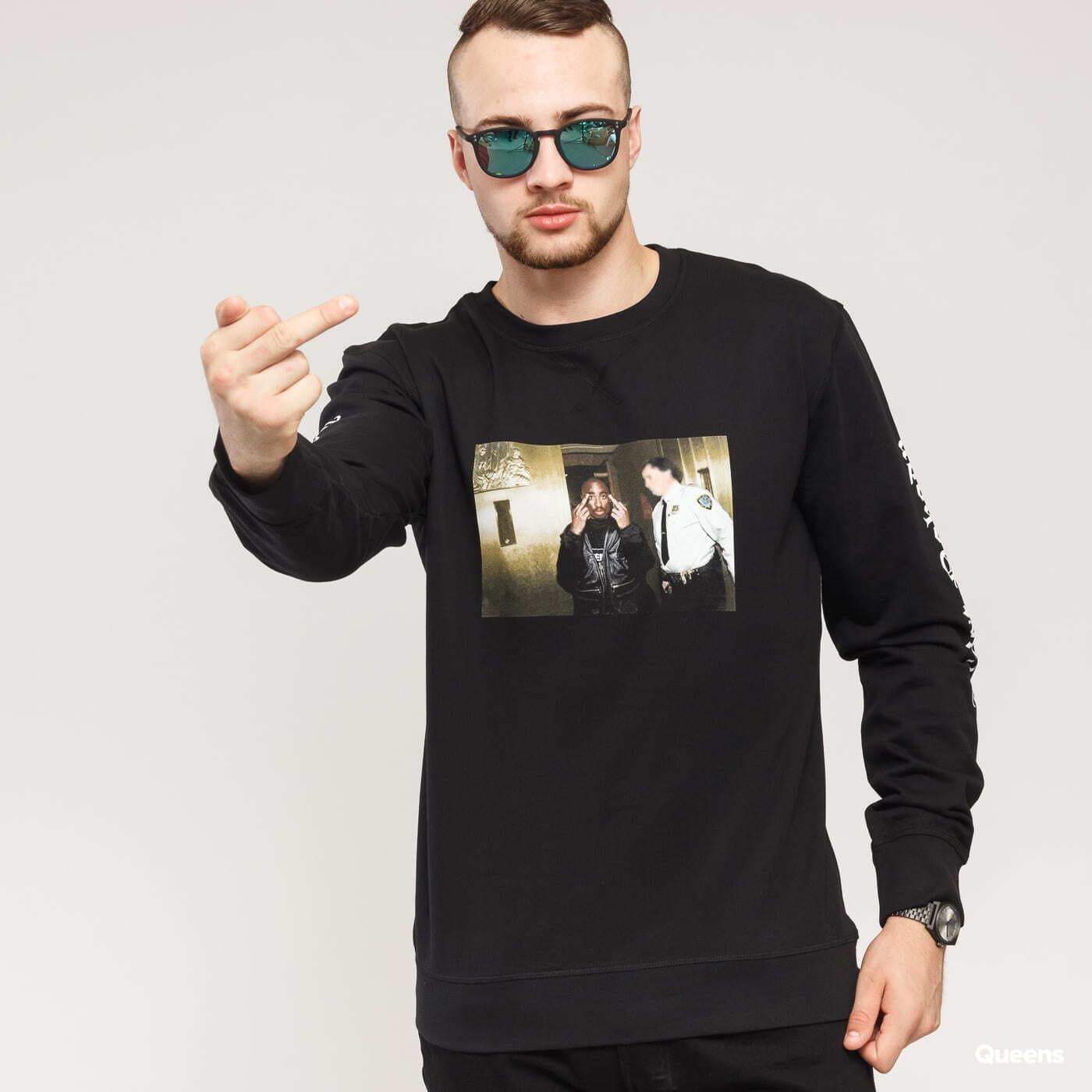 Mikiny Urban Classics Tupac Trust Nobody Crewneck Black