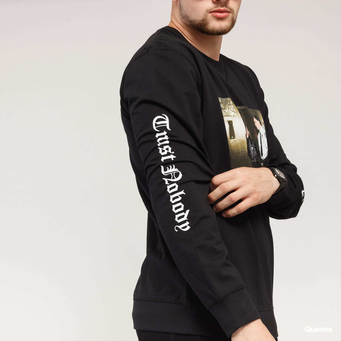 Mikiny Urban Classics Tupac Trust Nobody Crewneck Black