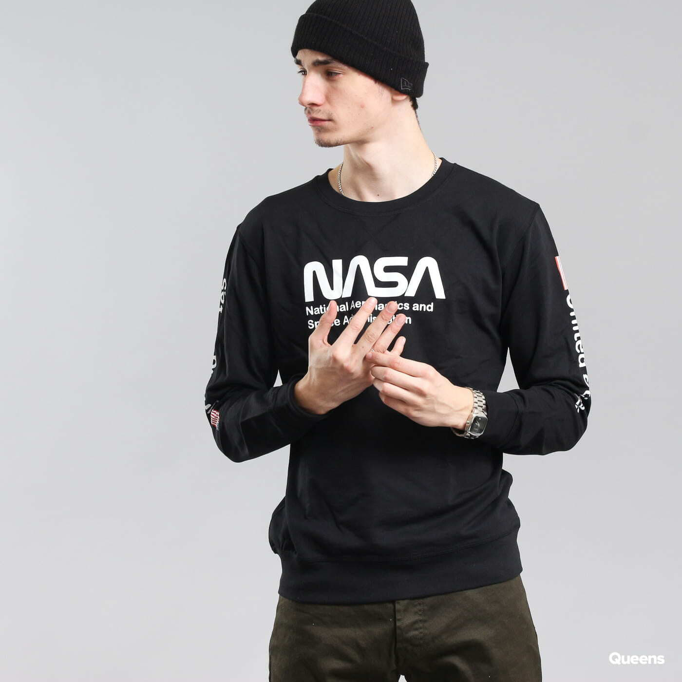 Mikiny Urban Classics NASA US Crewneck Black