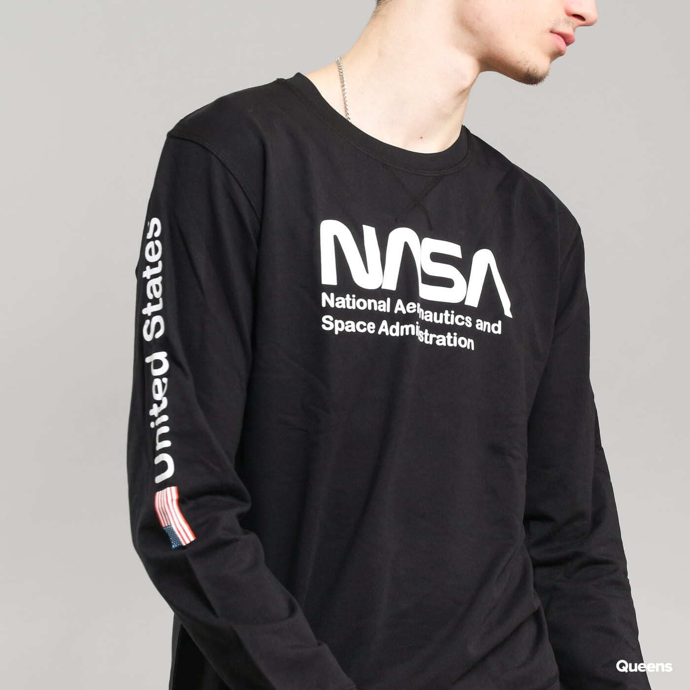 Mikiny Urban Classics NASA US Crewneck Black
