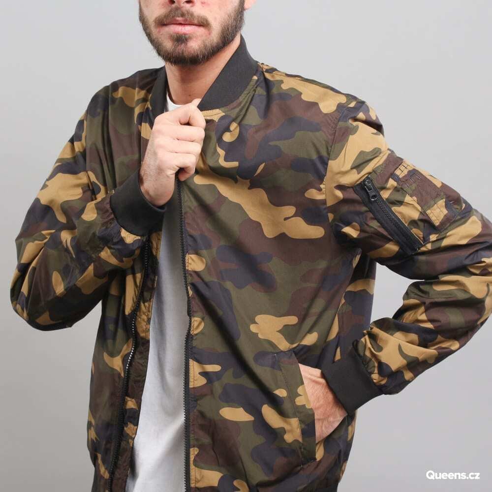 Větrovky Urban Classics Light Camo Bomber Jacket Camo Green