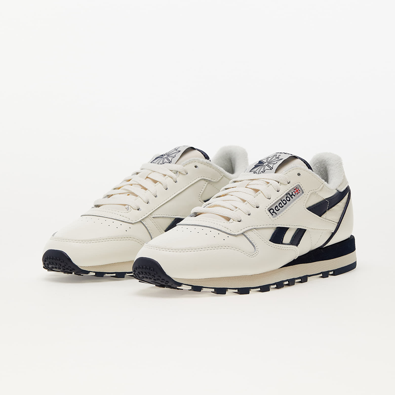 Men s sneakers and shoes Reebok Classic Leather 1983 Vintage Chalk Vector Navy Alabaster Queens