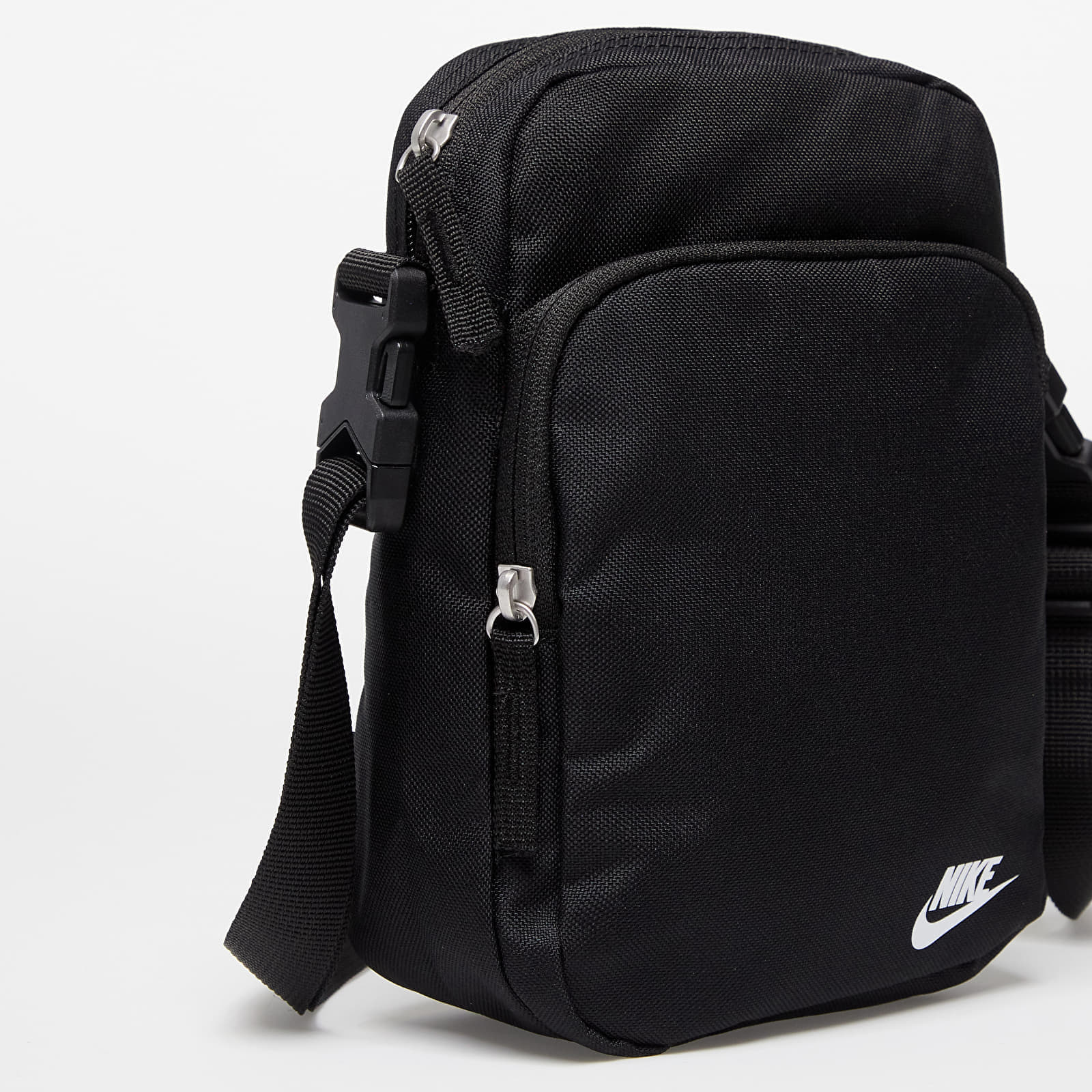 Umhangetaschen Nike Heritage Crossbody Bag Black Black White Queens