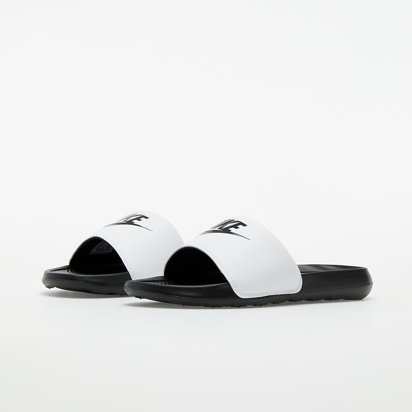 Pánské tenisky a boty Nike Victori One Slide black / black - white