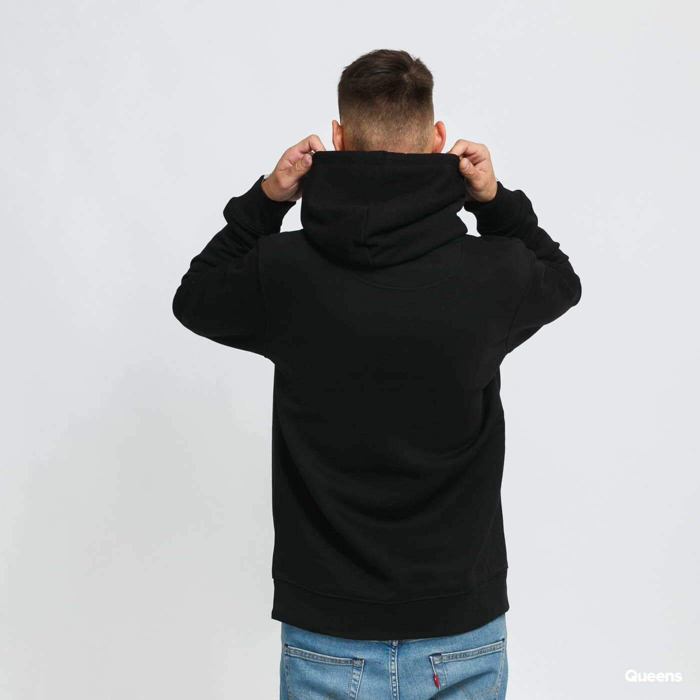 Kapuutsikud ja kampsunid Queens Basic Hoodie Black