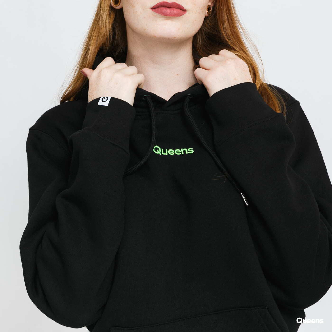 Kapuutsikud ja kampsunid Queens Basic Hoodie Black