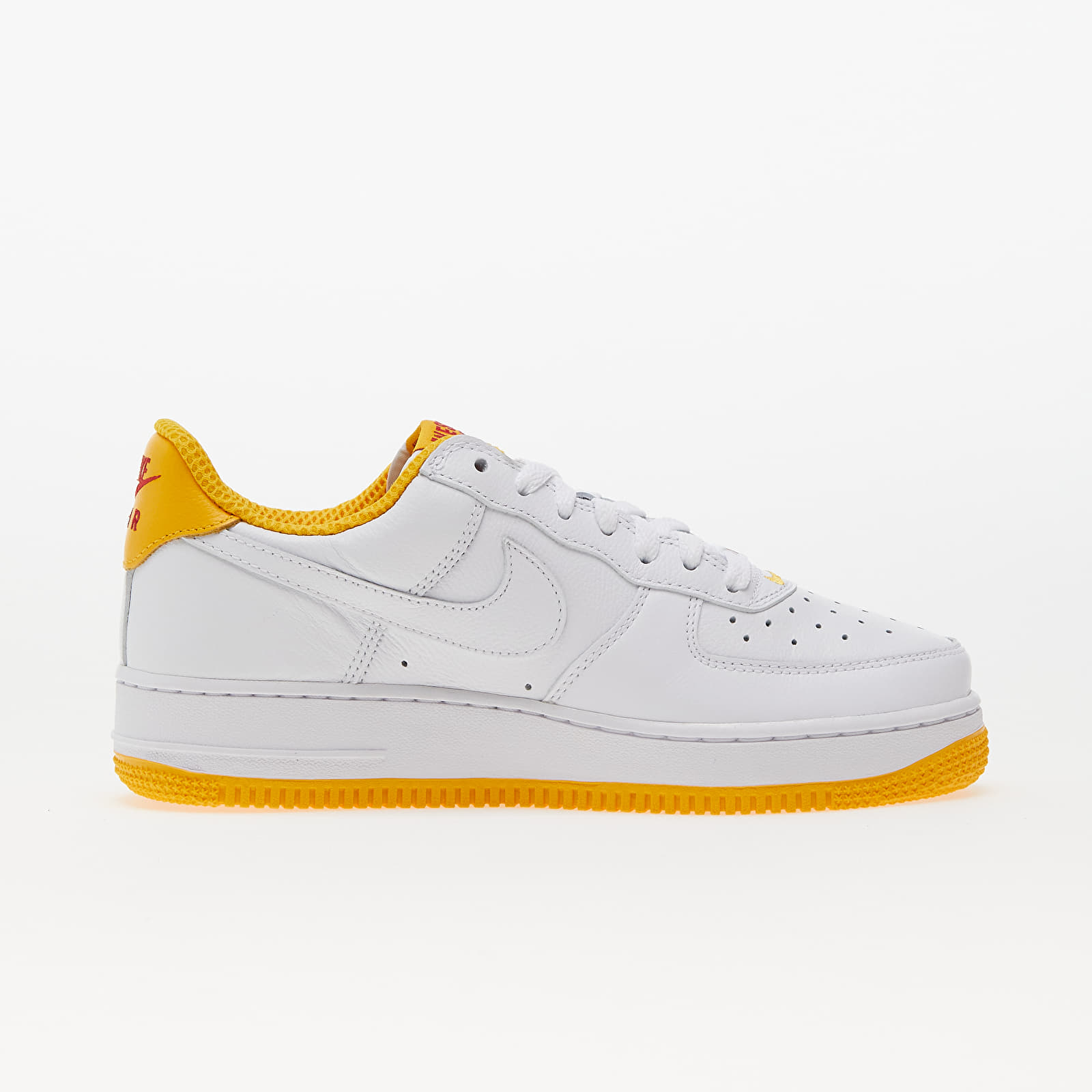 Turnschuhe und Schuhe für Männer Nike Air Force 1 Low Retro QS White/ White-University Gold