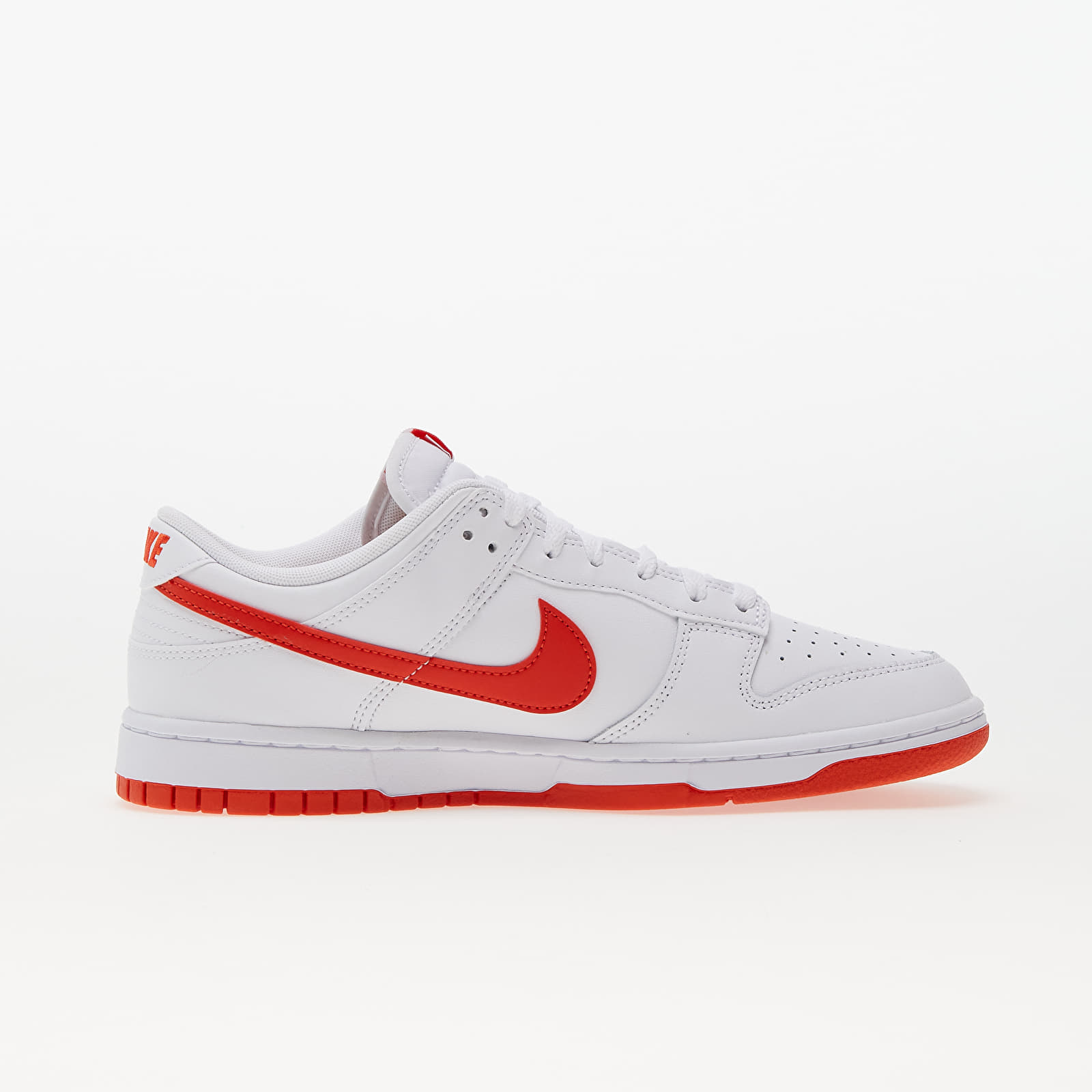 Men's sneakers and shoes Nike Dunk Low Retro White/ Picante Red