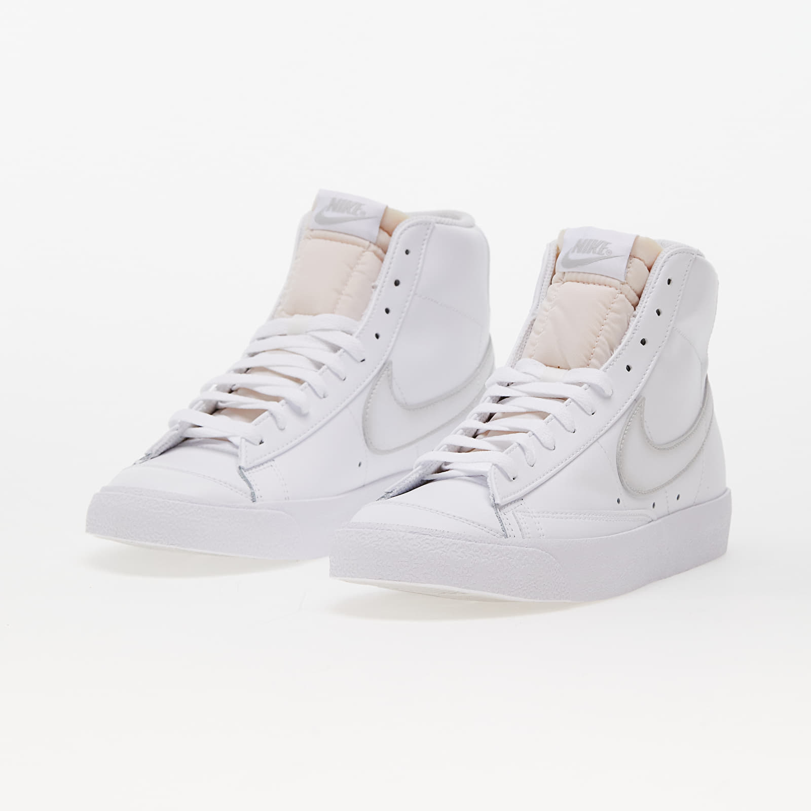 Nike mid blazer white deals