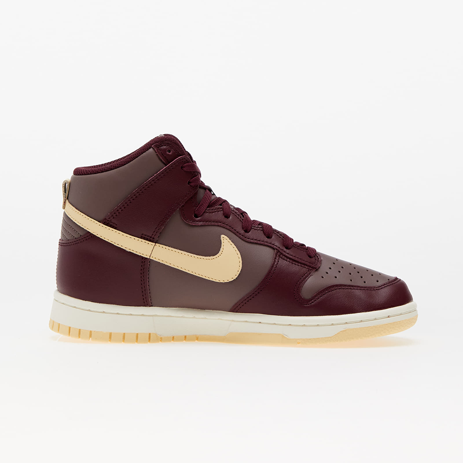 Women's sneakers and shoes Nike W Dunk High Plum Eclipse/ Pale Vanilla-Night Maroon