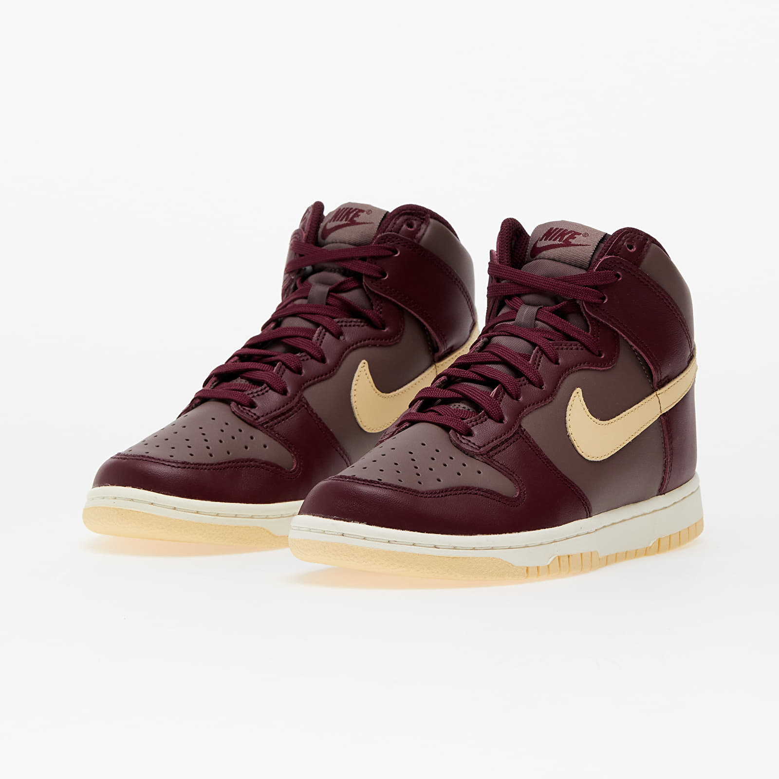 Women's sneakers and shoes Nike W Dunk High Plum Eclipse/ Pale Vanilla-Night Maroon