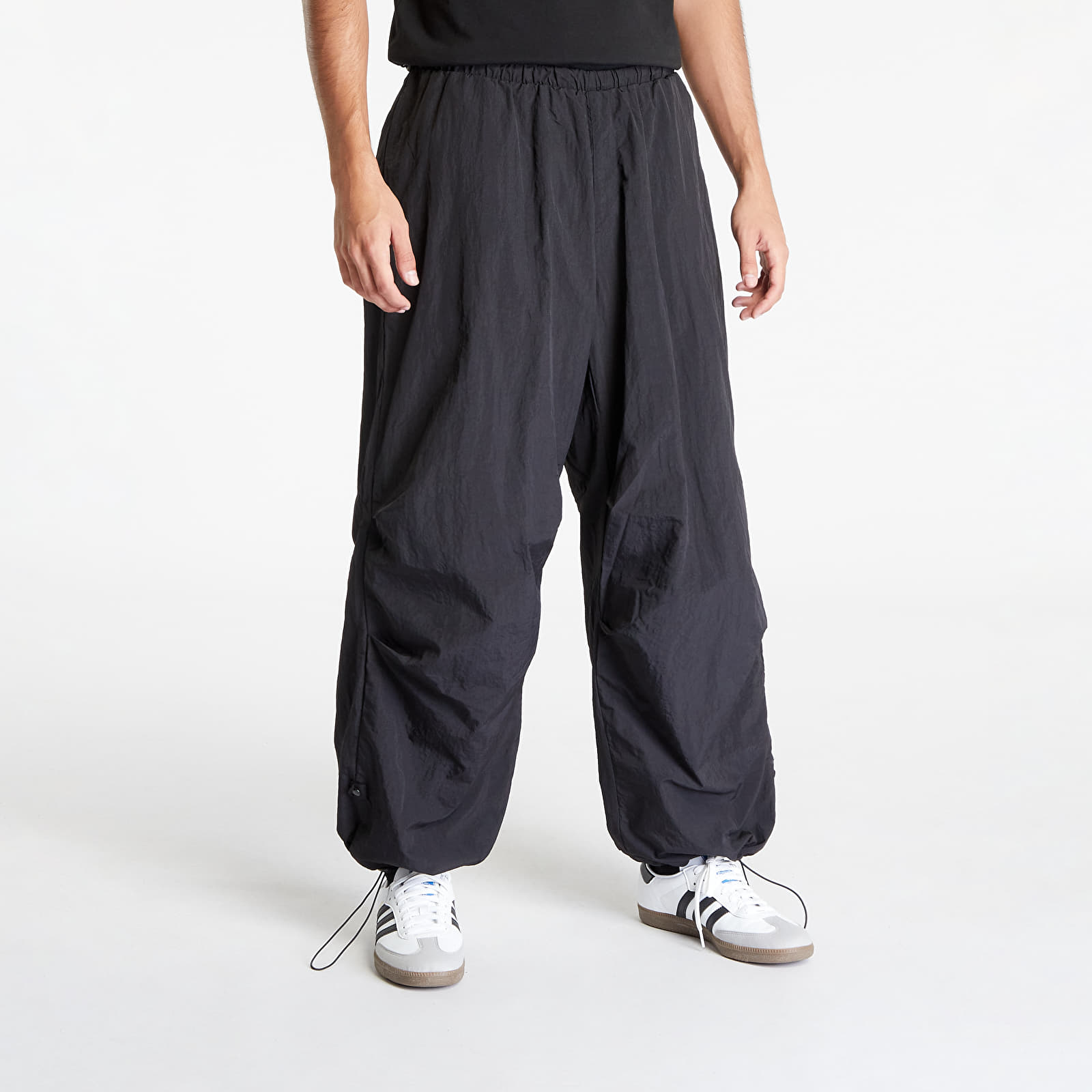 Pants and jeans Urban Classics Nylon Parachute Pants Black | Queens