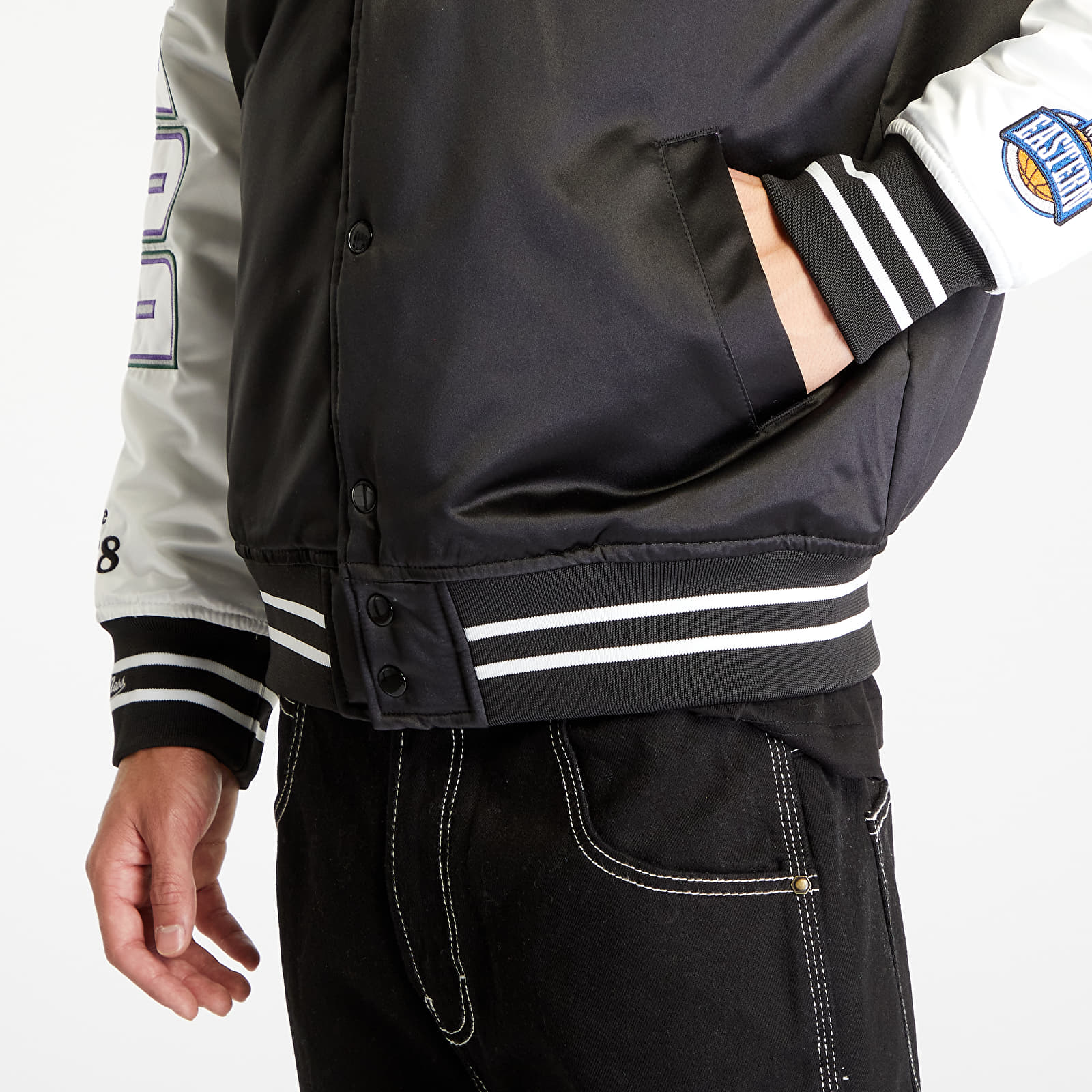 Bundy Mitchell & Ness Milwaukee Bucks Team Origins Jacket Black
