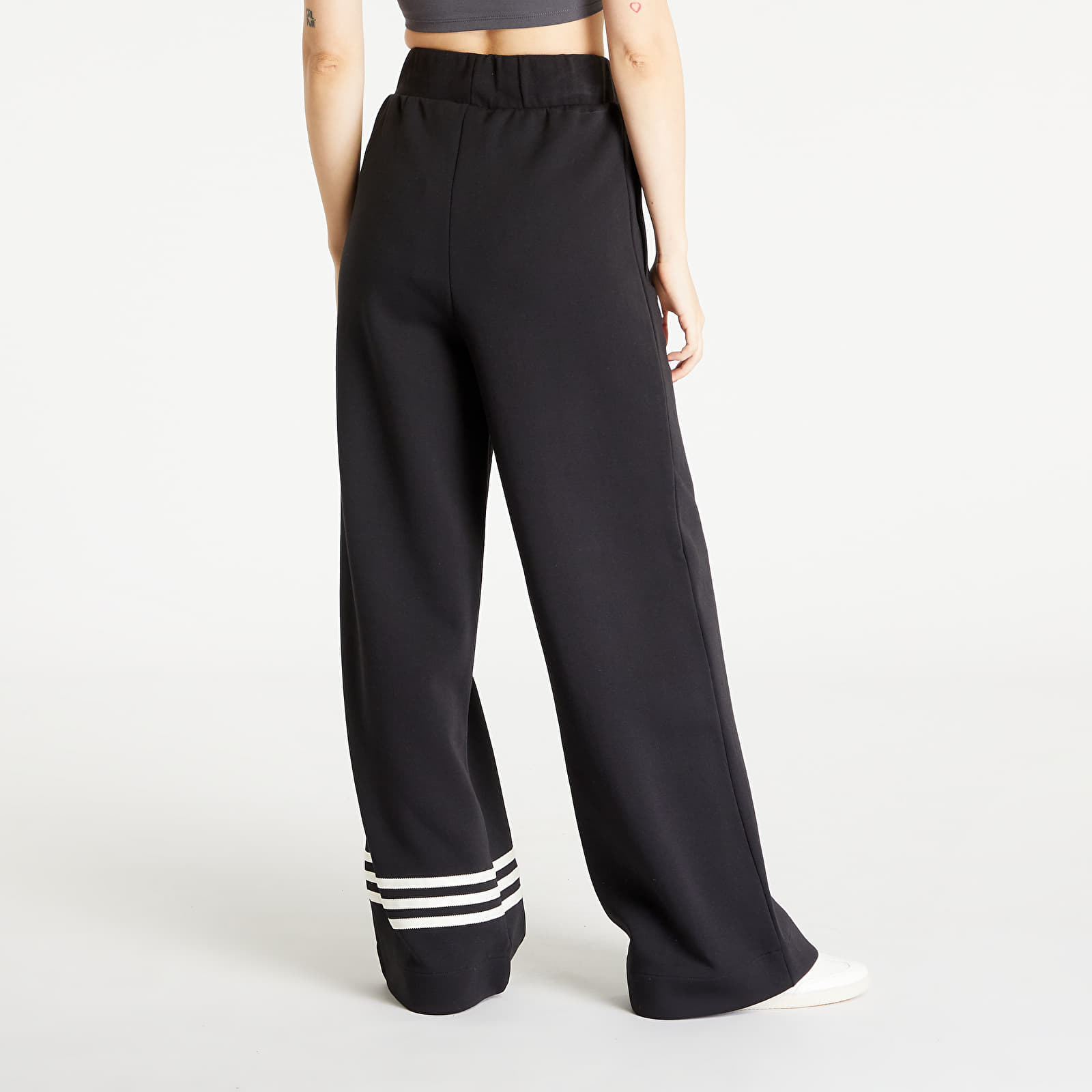Sweatpants adidas Originals Adicolor Neuclassics Trackpant Black