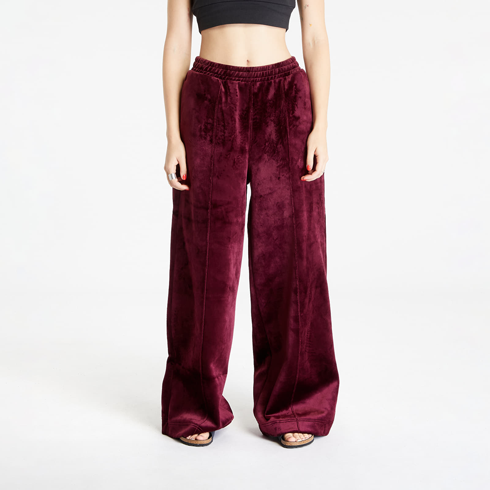 Kavbojke in hlače adidas Originals Velvet Pant Maroon