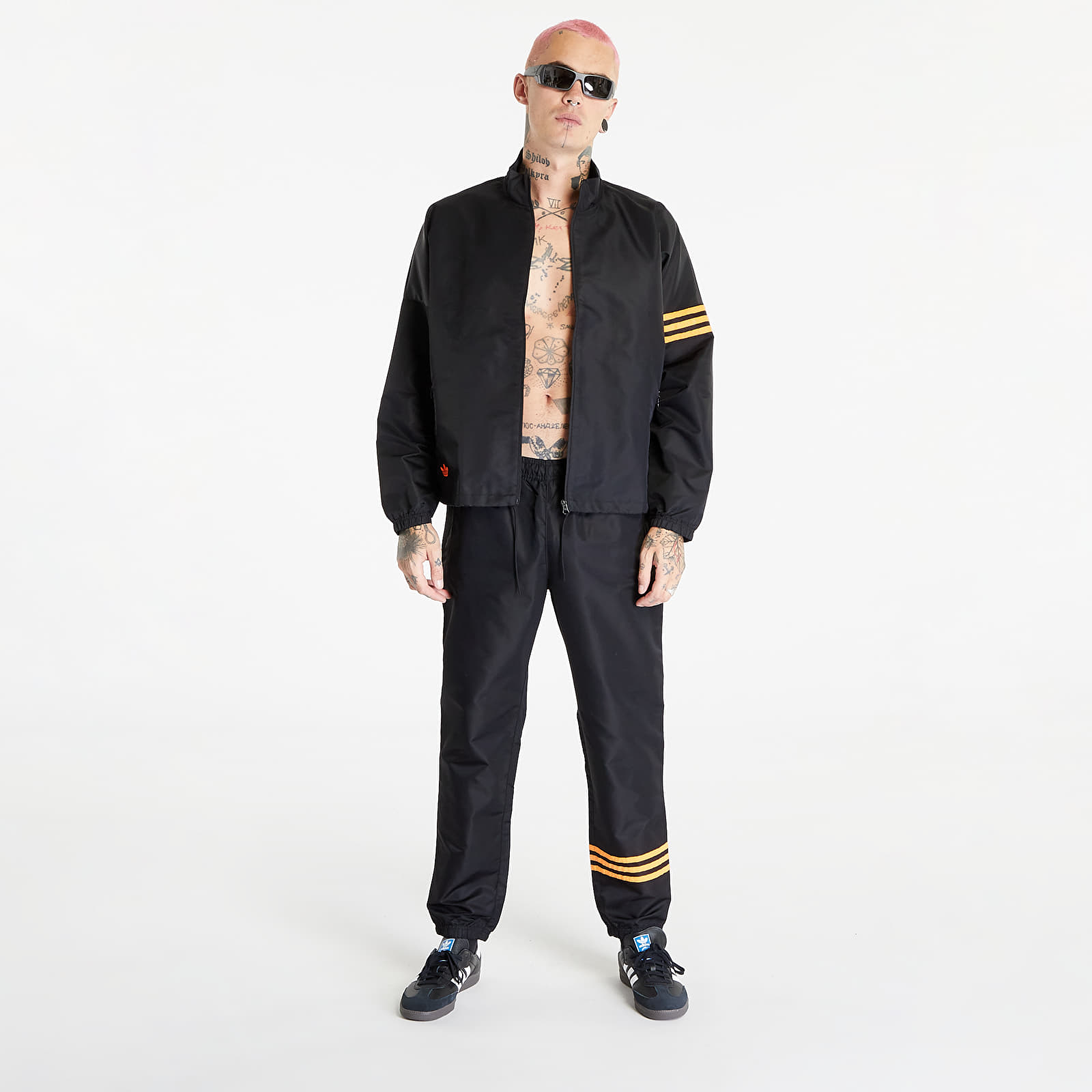 NEUCLASSICS+ トラックパンツ ブラック×セミインパクトオレンジ Amazon.com: adidas Originals mens Neuclassics+ Track Pants