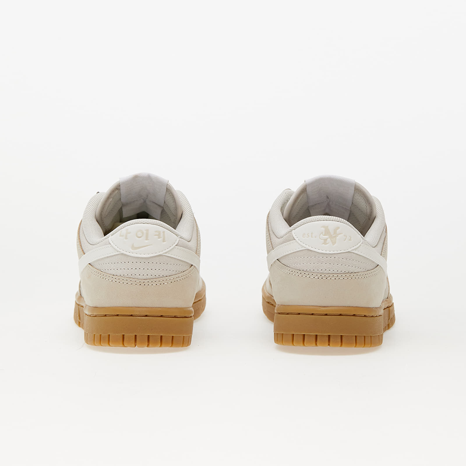 Women's sneakers and shoes Nike W Dunk Low Se 
