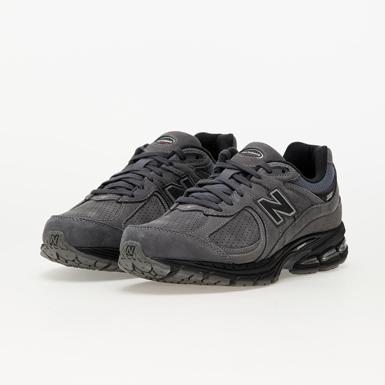 Men's sneakers and shoes New Balance 2002R Castlerock
