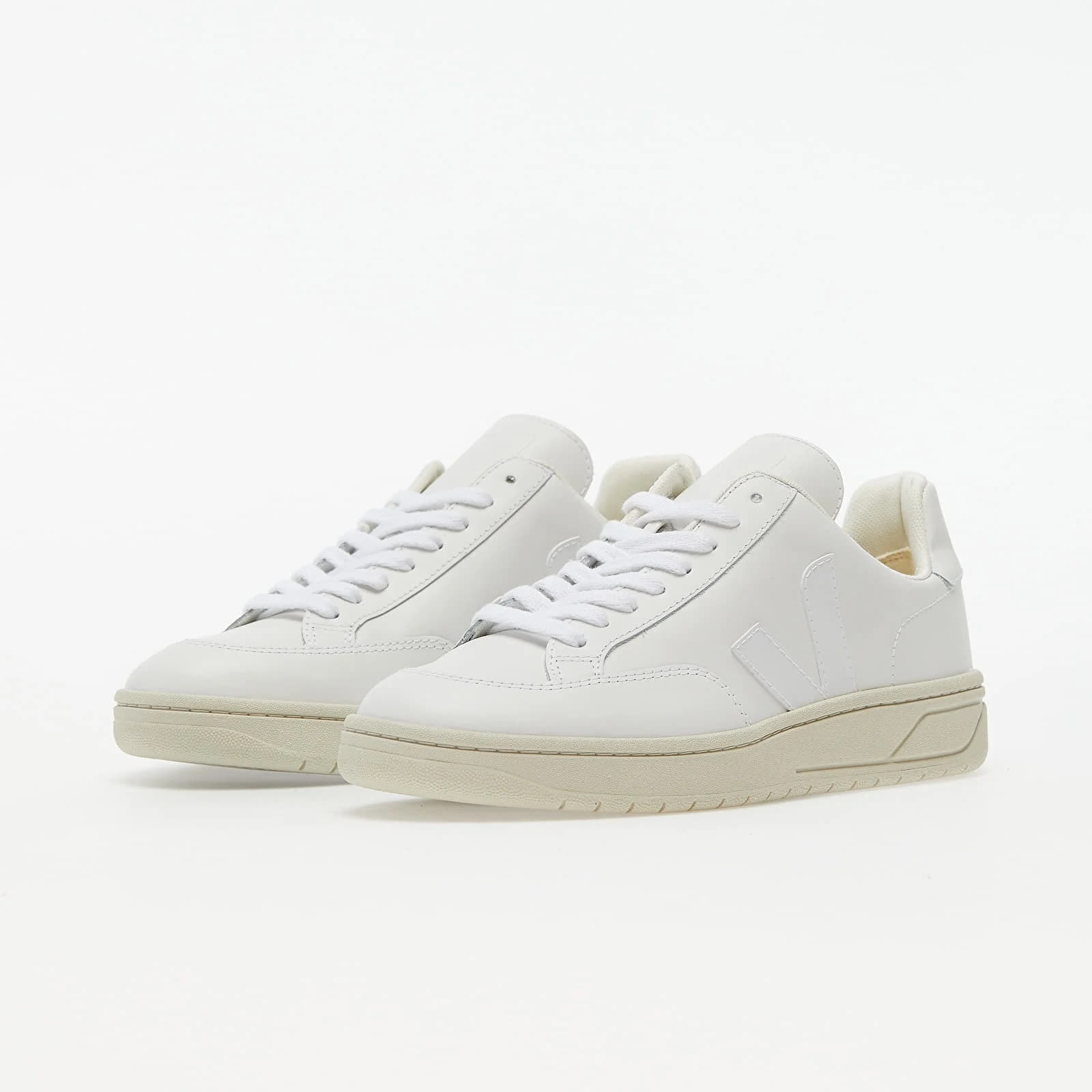 Men's sneakers and shoes Veja V-12 Leather Extra-White