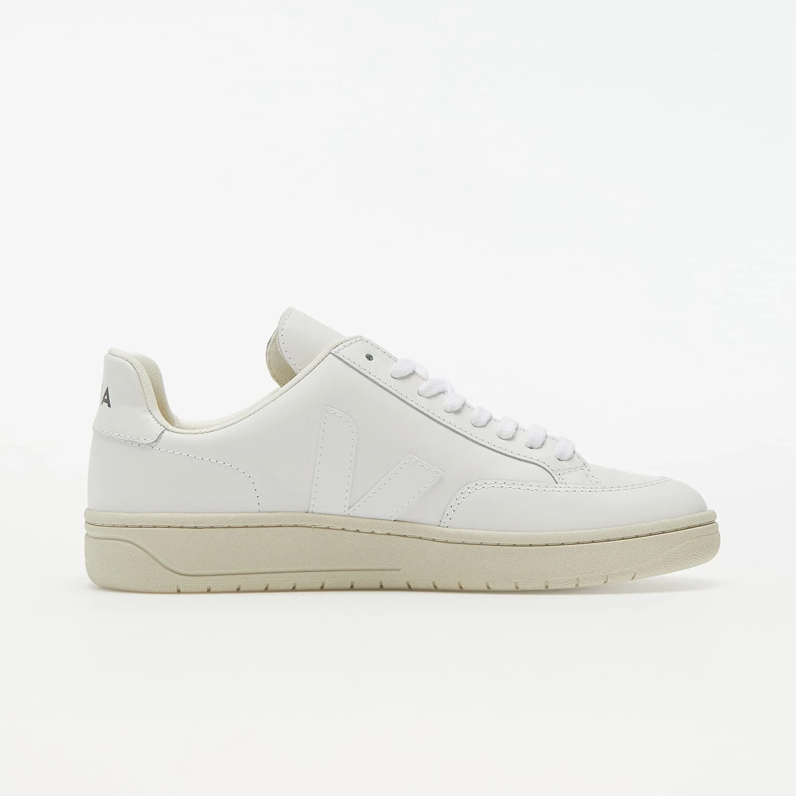 Men's sneakers and shoes Veja V-12 Leather Extra-White