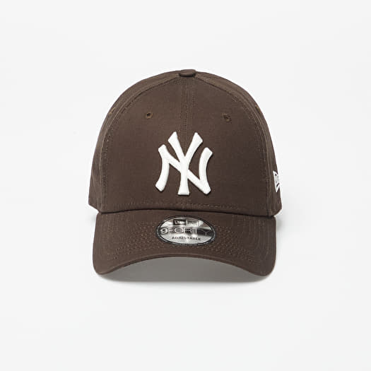 Šiltovka New Era New York Yankees League Essential 9FORTY Adjustable Cap Brown Suede/ Off White