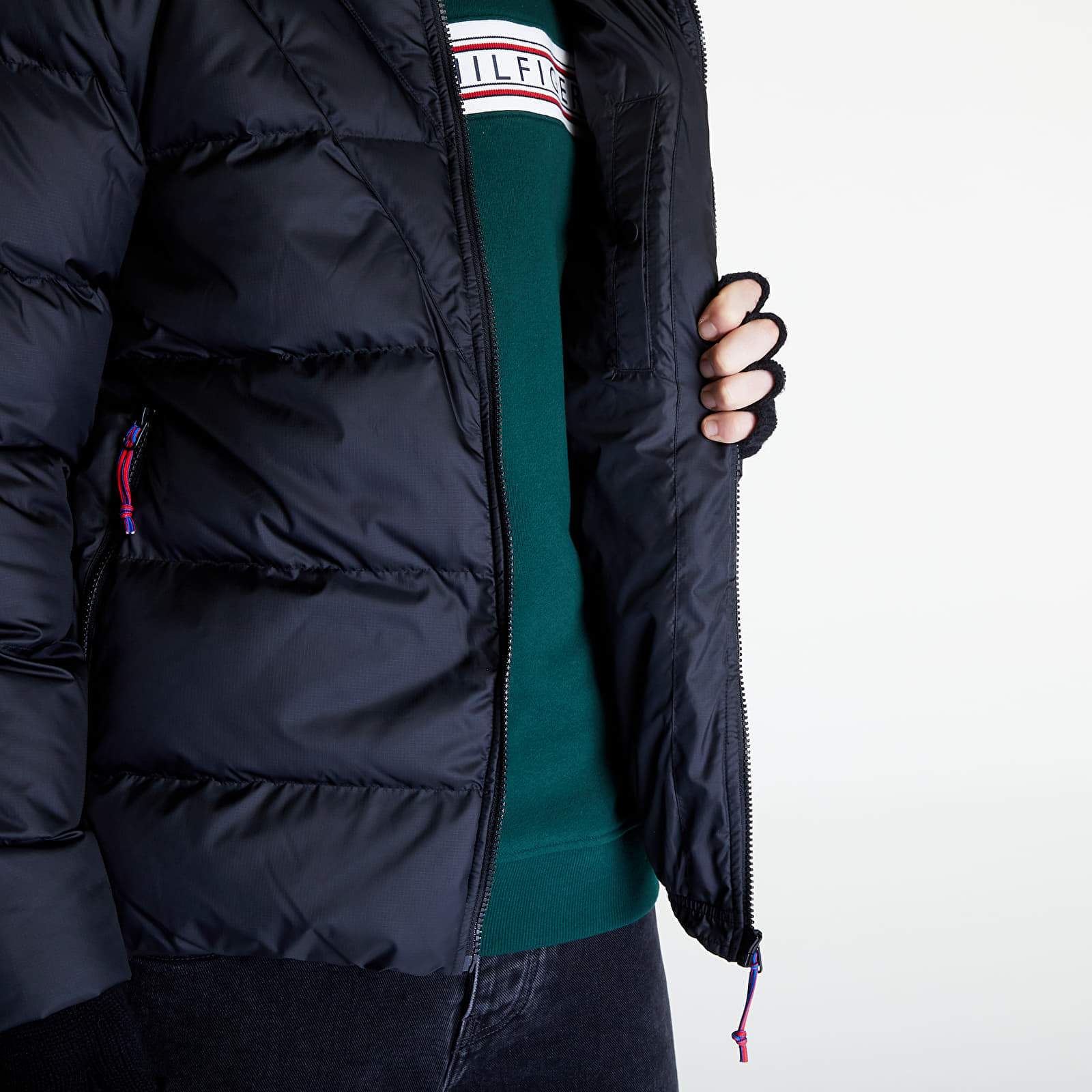 Bundy a kabáty Reebok Outerwear Urban Synthetic Down Bomber Jacket UNISEX Black/ Black