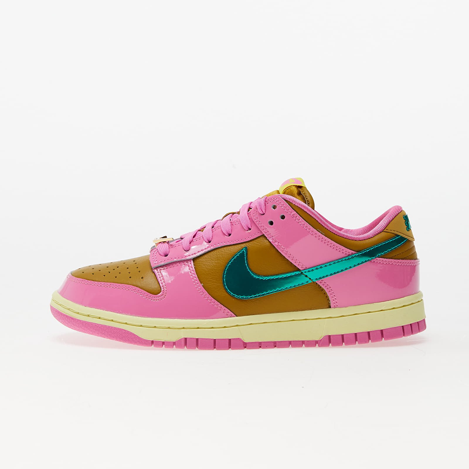 Women's sneakers and shoes Nike Dunk Low Parris Goebel Qs Playful Pink/ Multi-Color-Bronzine