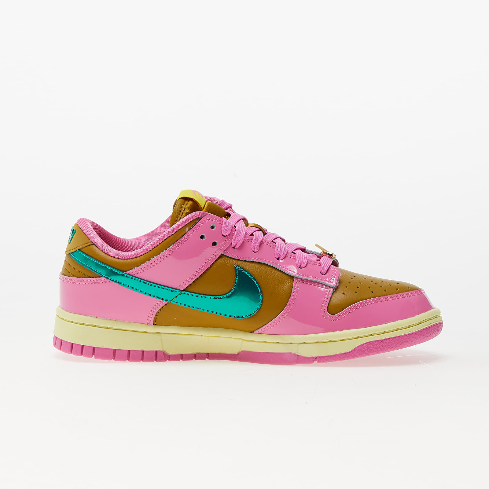 Women's sneakers and shoes Nike Dunk Low Parris Goebel Qs Playful Pink/ Multi-Color-Bronzine