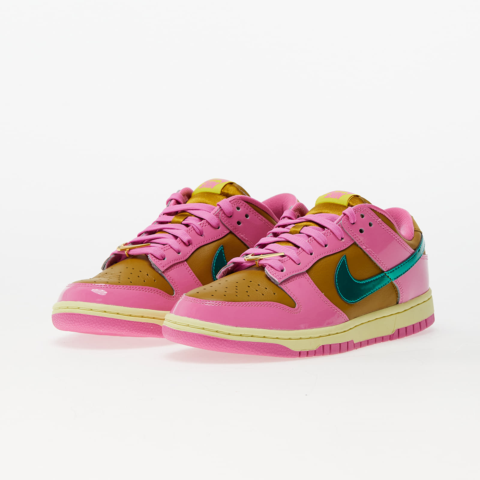 Women's sneakers and shoes Nike Dunk Low Parris Goebel Qs Playful Pink/ Multi-Color-Bronzine
