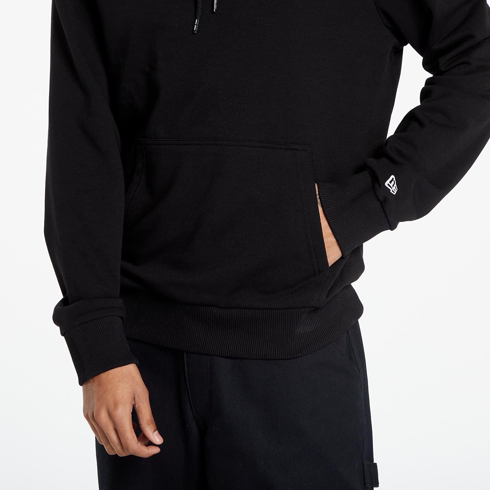 Mikine in puloverji New Era Essential Flag Hoody Black