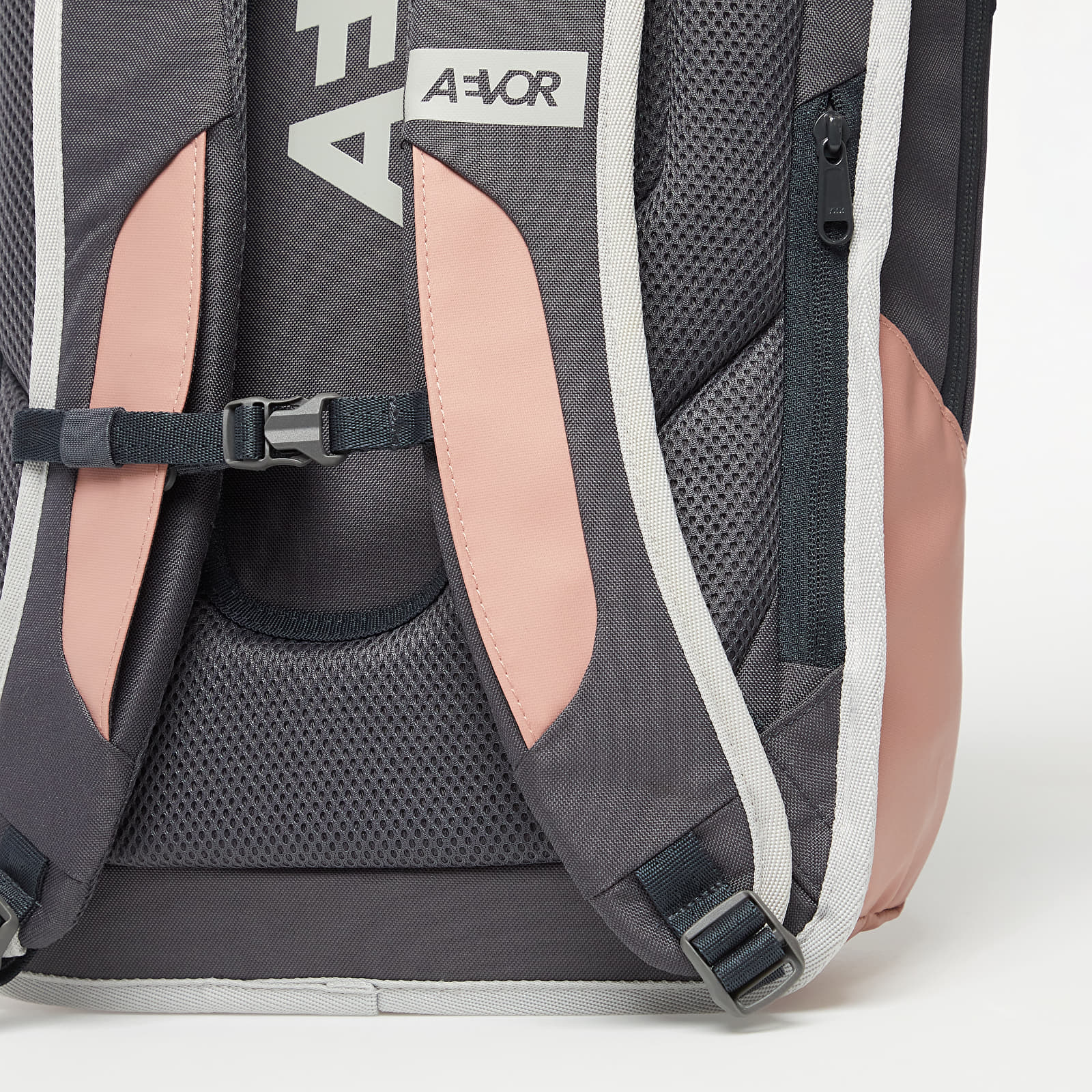 Batohy AEVOR Daypack Chilled Rose