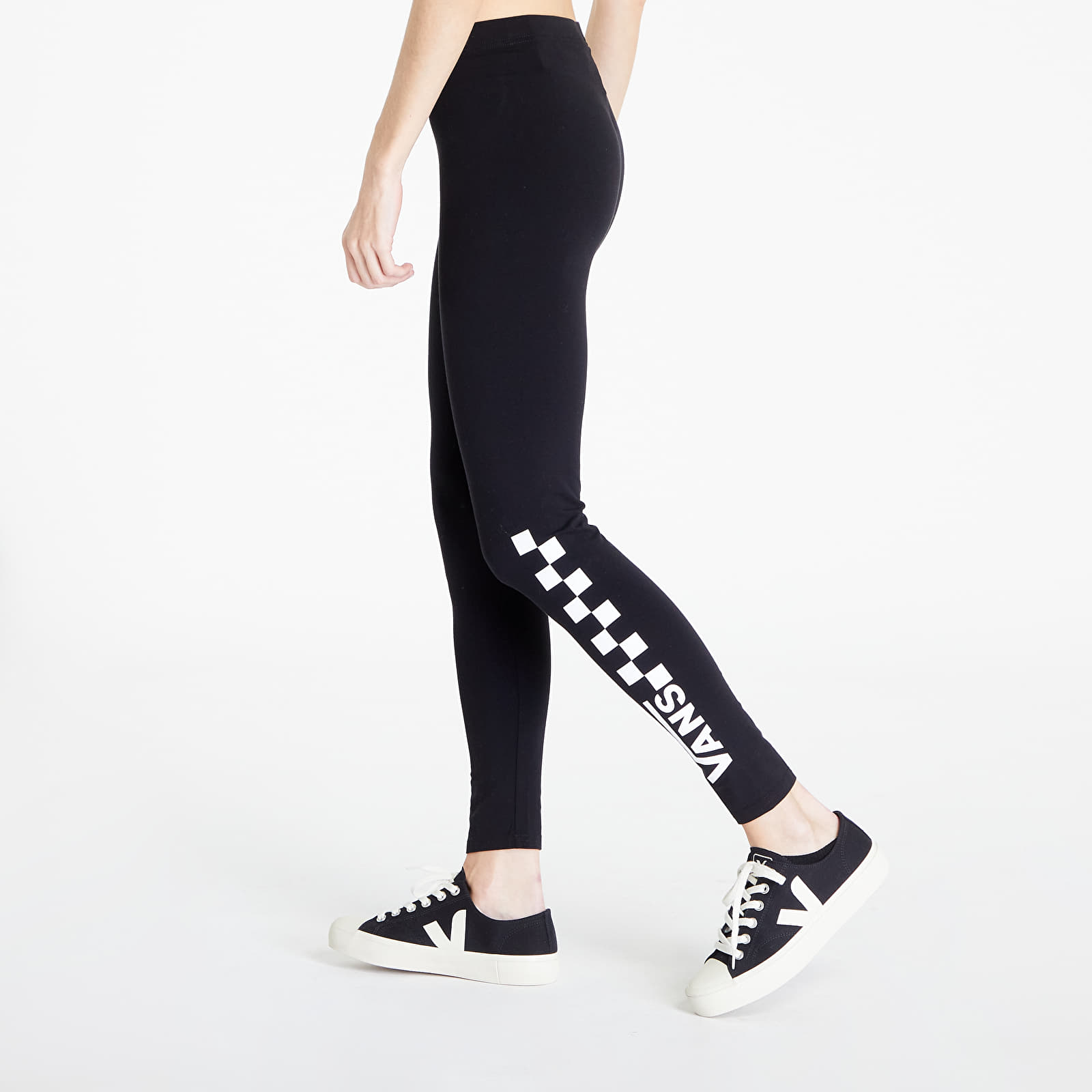 Vans and flared leggings: January fashion is skyrocketing! – The Hilltopper