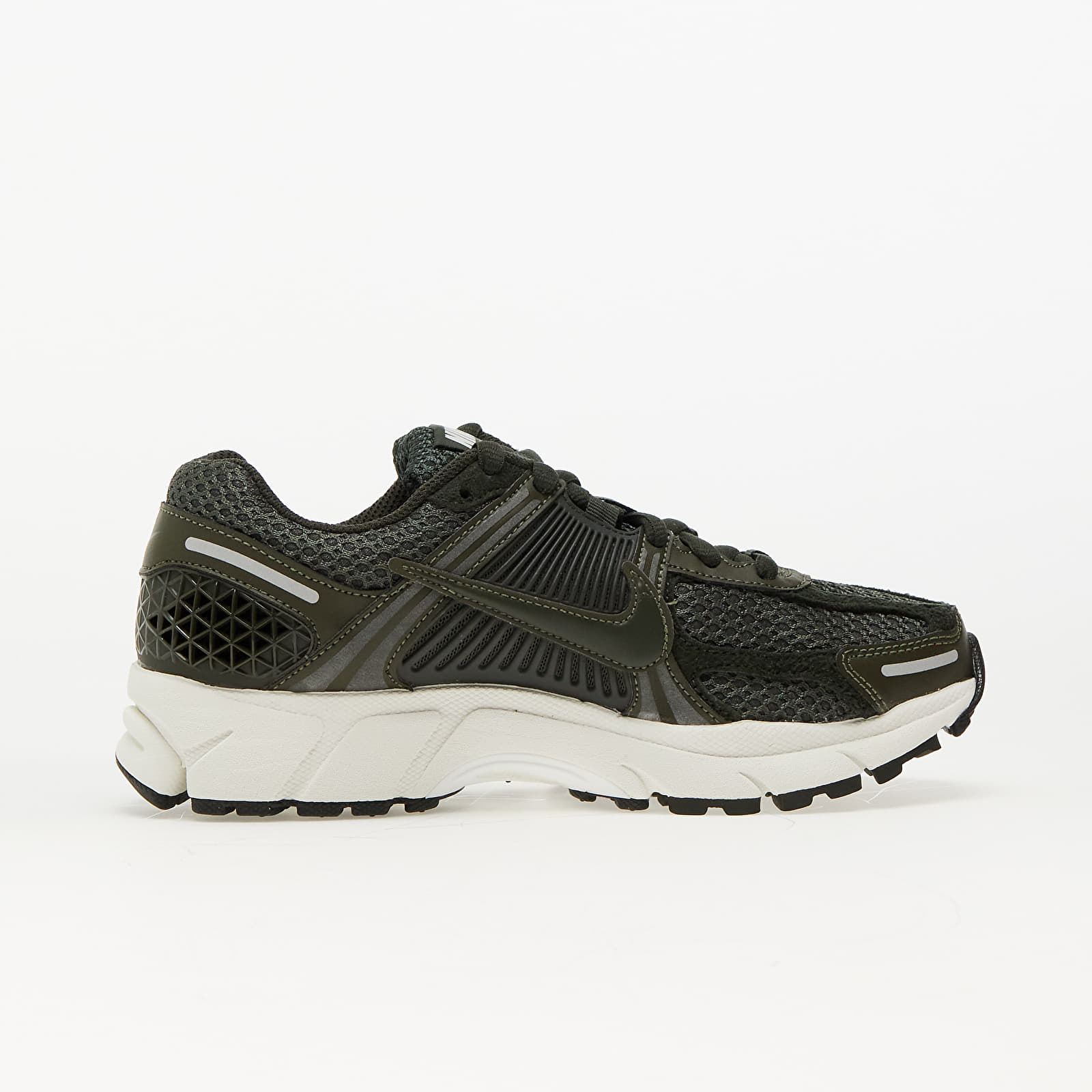 Sieviešu kedas un apavi Nike W Zoom Vomero 5 Cargo Khaki/ Sequoia-Sail-Metallic Silver