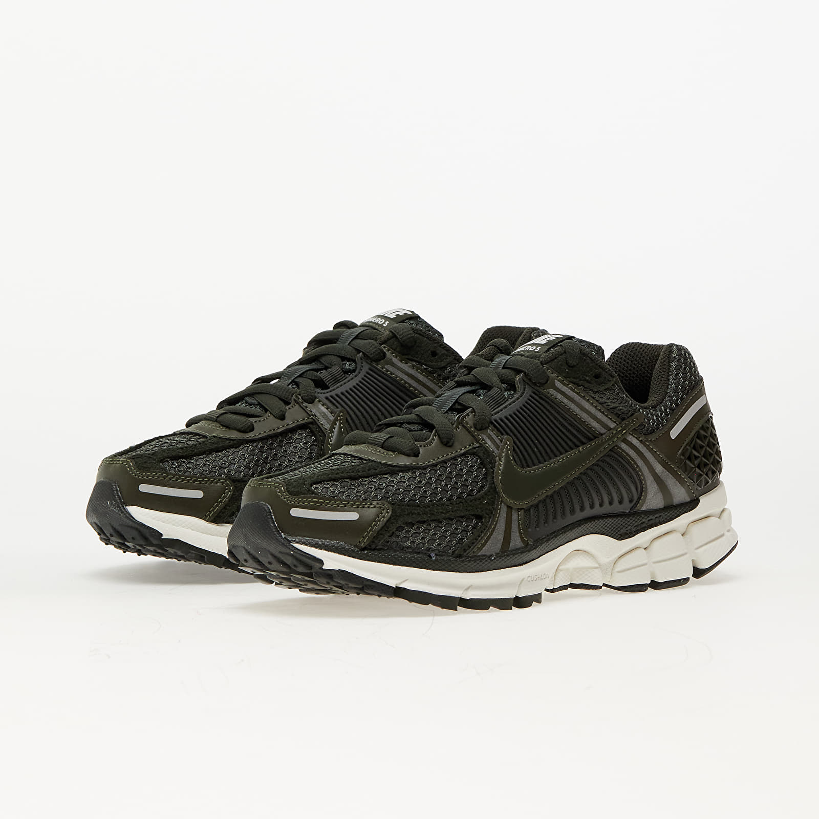 Sieviešu kedas un apavi Nike W Zoom Vomero 5 Cargo Khaki/ Sequoia-Sail-Metallic Silver
