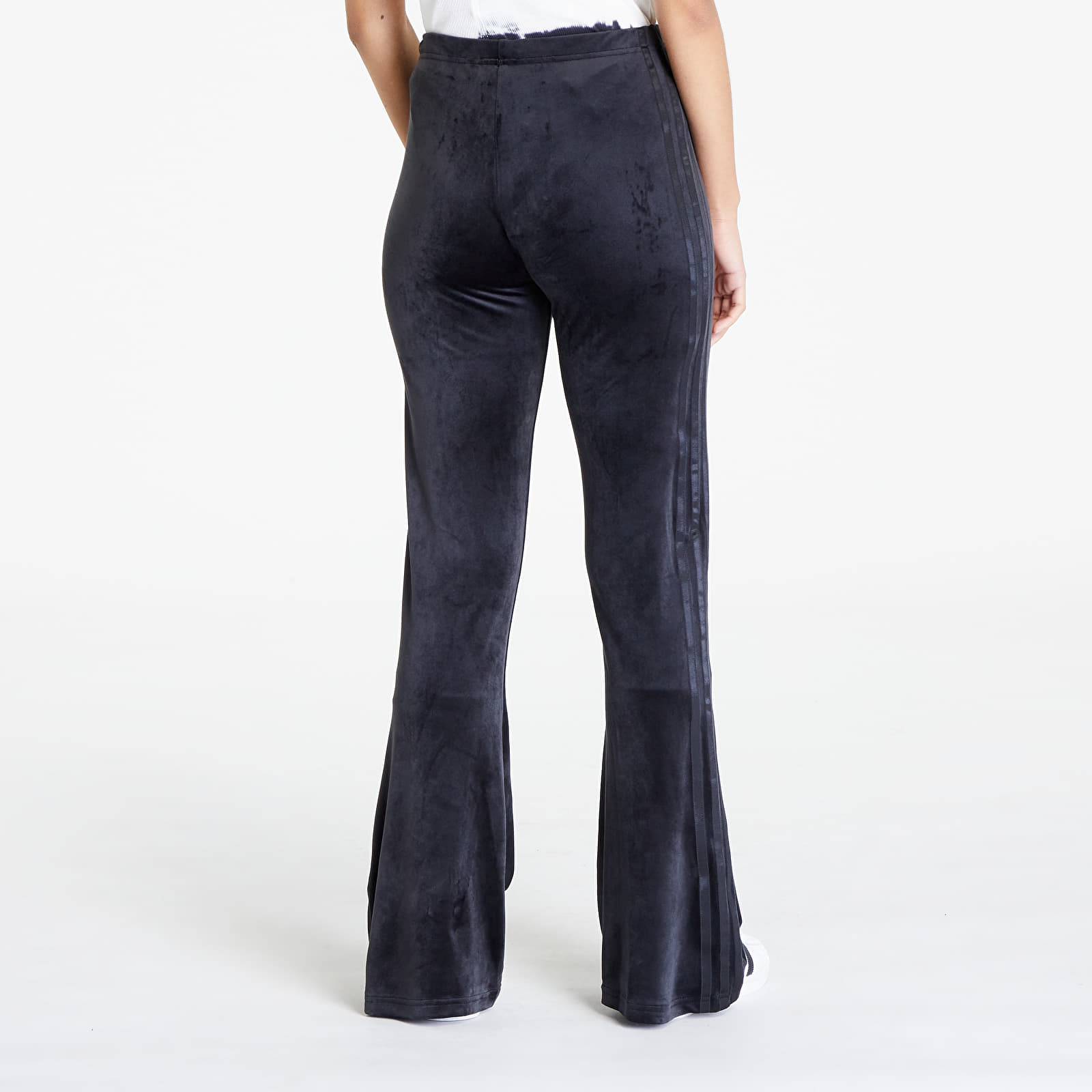 【ADIDAS】Rhinestone Trefoil Velvet Pants - Black / IY5468 adidas Velvet Pants With Rhinestone Trefoil - Black | Free