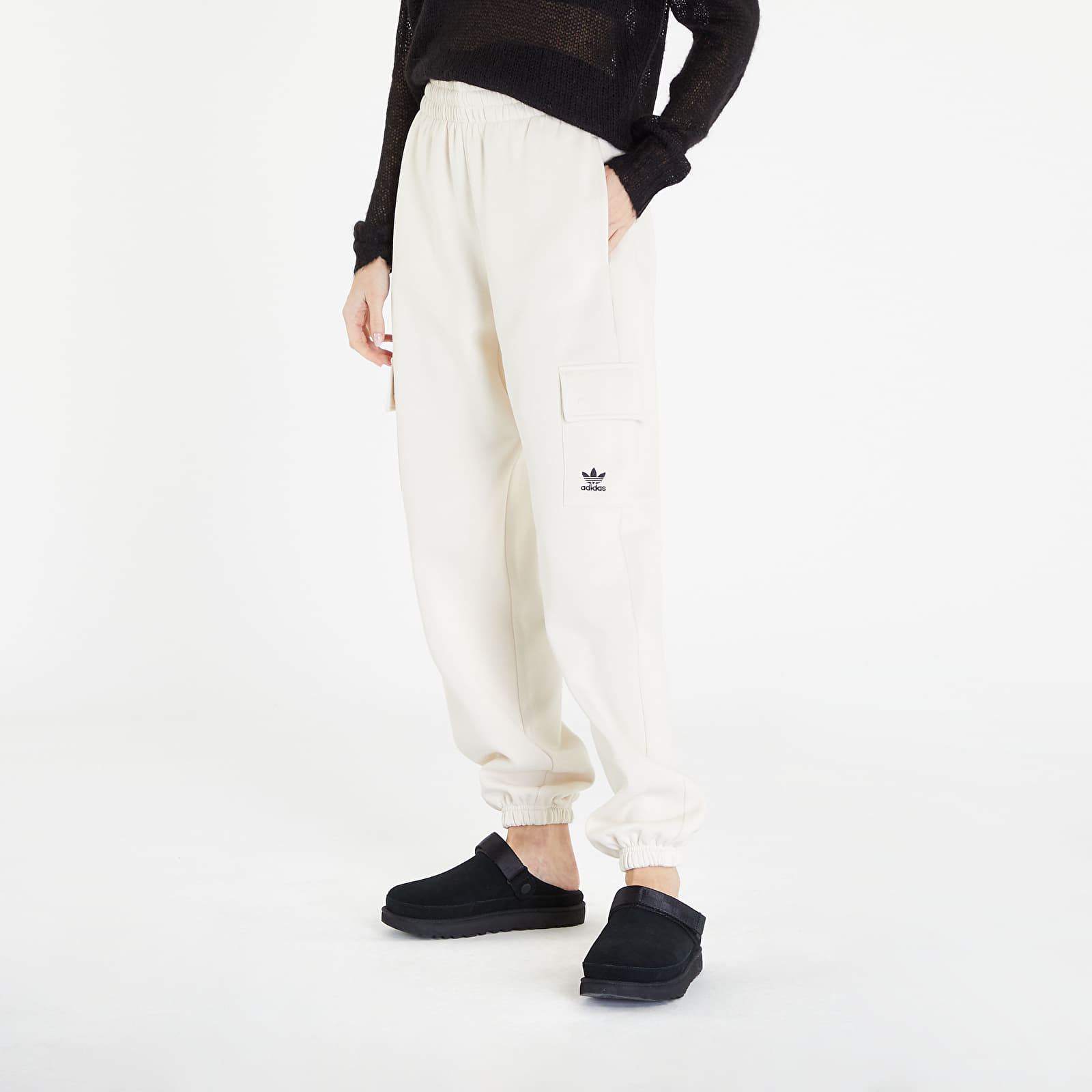 Tepláky adidas Essentials Fleece Cargo Jogger Wonder White