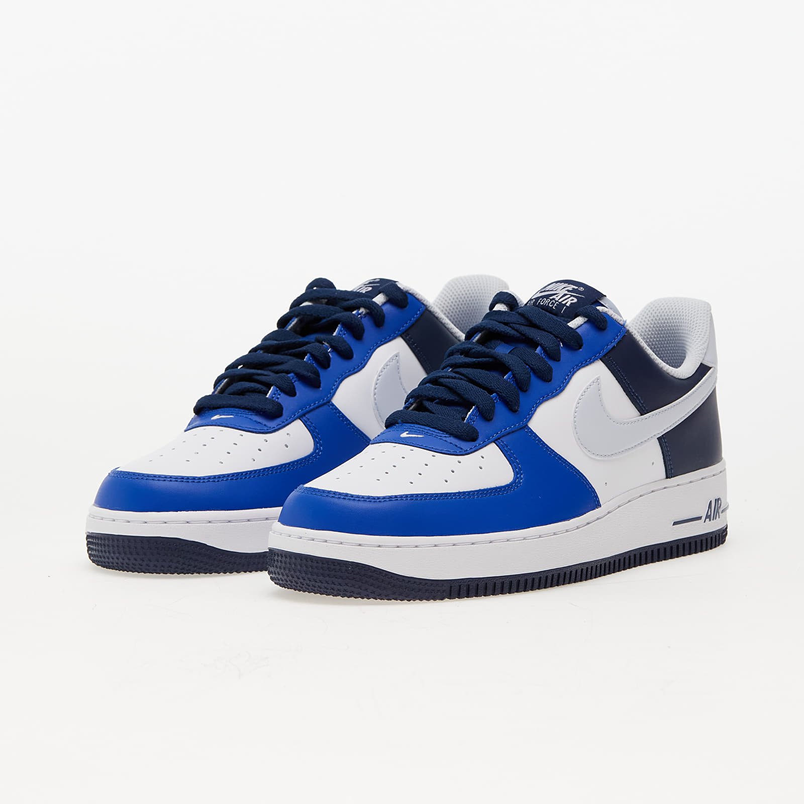 Baskets et chaussures pour hommes Nike Air Force 1 07 LV8 White Football Grey Game Royal Queens