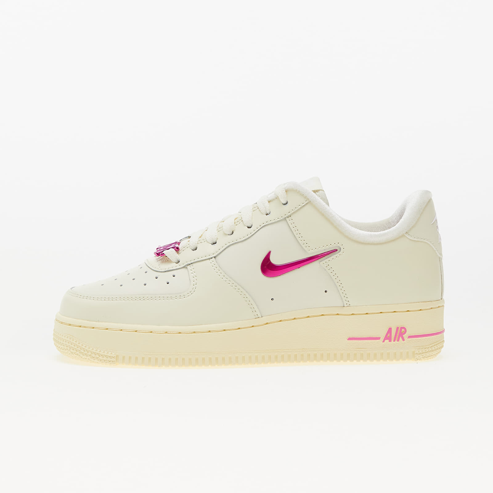 Γυναικεία πάνινα παπούτσια και αθλητικά παπούτσια Nike W Air Force 1 '07 Se Coconut Milk/ Playful Pink-Alabaster