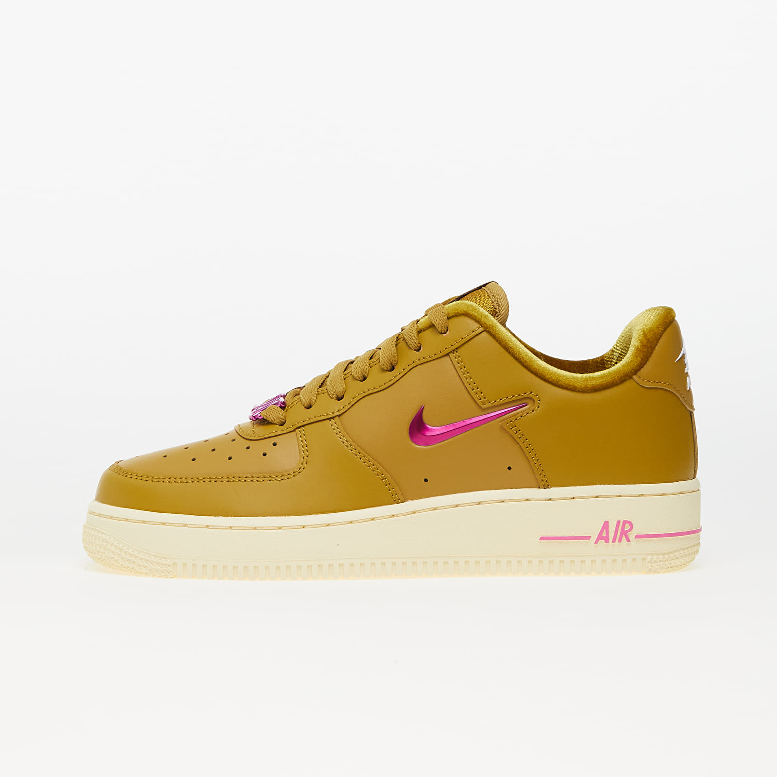 Women s sneakers and shoes Nike W Air Force 1 07 Se Bronzine Playful Pink Alabaster Queens